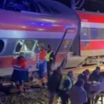 اسبانيا: 21 قتيلا في حادث خروج قطارين عن مسارهما