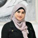 على هامش المعرض الجماعي ” ارتحال” برواق علي خوجة بالمهدية – الفنانة التشكيلية هيفاء الحاج صالح تدغدغ الحواس بلوحة : “متاهة السعادة”