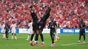 منتخب قطر يخسر بسداسية أمام كندا وكسر في الساق لكوني