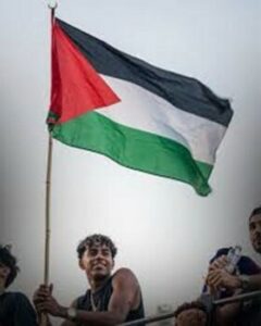 موجز “البيان” : العلمين الفلسطيني والاسباني على سارية واحدة في احتفالات الفوز بالمونديال، رسالة مؤثرة من ميسي للجماهير الارجنتينية التي استقبلت منتخبها بحفاوة، يامال يعتبر ميسي الافضل عبر التاريخ