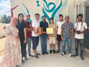 دار الشباب العلا تعيش الحدث: ورشة تدريبية للخط العربي وانجاز جدارية